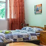 Barcelona Colorful Central Studio W Green Backyard