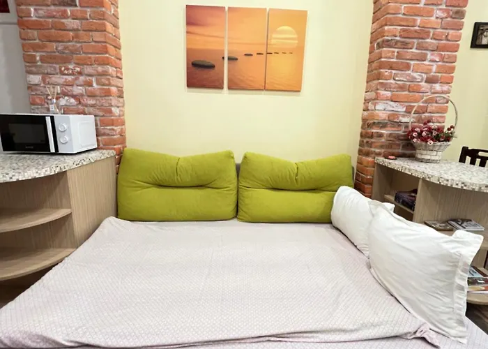 Barcelona Colorful Central Studio W Green Backyard