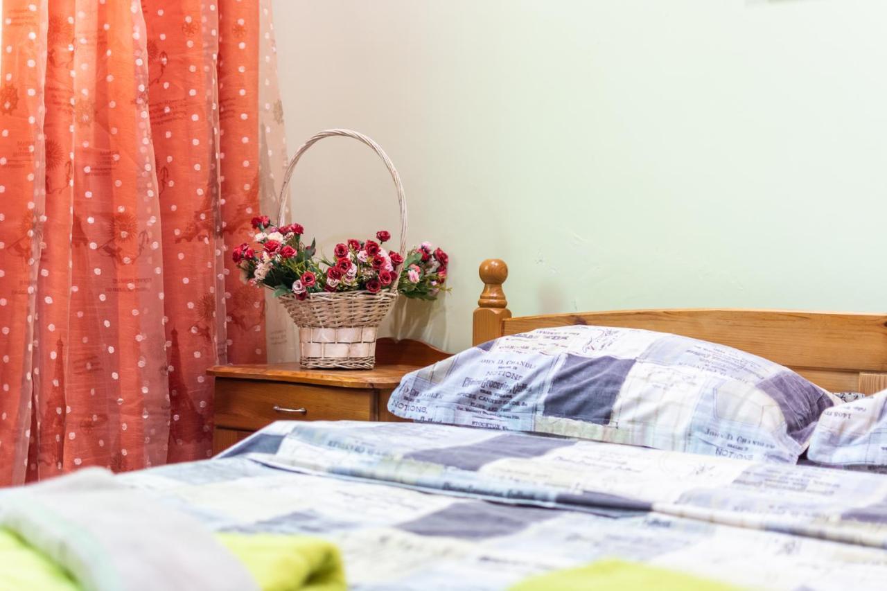 Apartemen Barcelona Colorful W Backyard Sofia