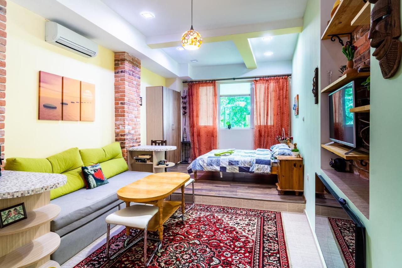 Barcelona Colorful W Backyard Apartemen