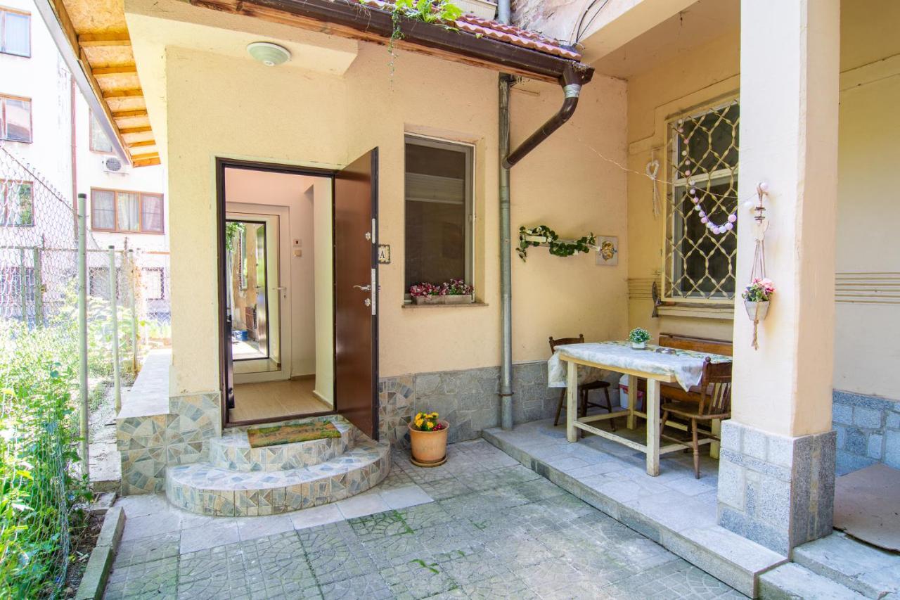 Barcelona Colorful W Backyard Apartemen *